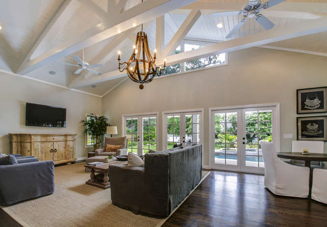 1023-S-Frankland-Rd-Tampa-FL-small-007-Family-Room-666x465-72dpi