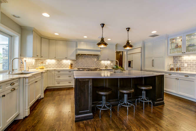 1023-S-Frankland-Rd-Tampa-FL-small-009-KitchenBreakfast-Bar-666x444-72dpi