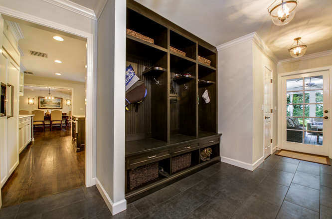 1023-S-Frankland-Rd-Tampa-FL-small-020-Hallway-Storage-666x439-72dpi