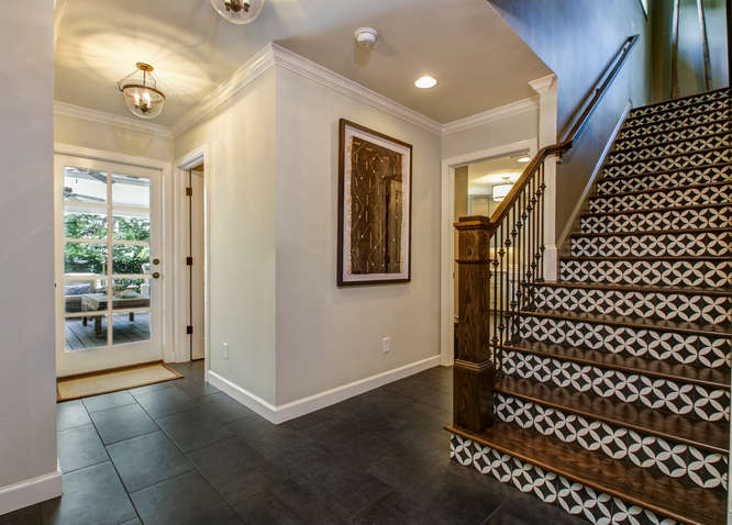 1023-S-Frankland-Rd-Tampa-FL-small-021-Hallway-Staircase-666x478-72dpi